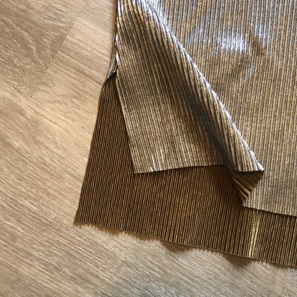 Springfield Gold V-neck Top - Picture 5 of 5